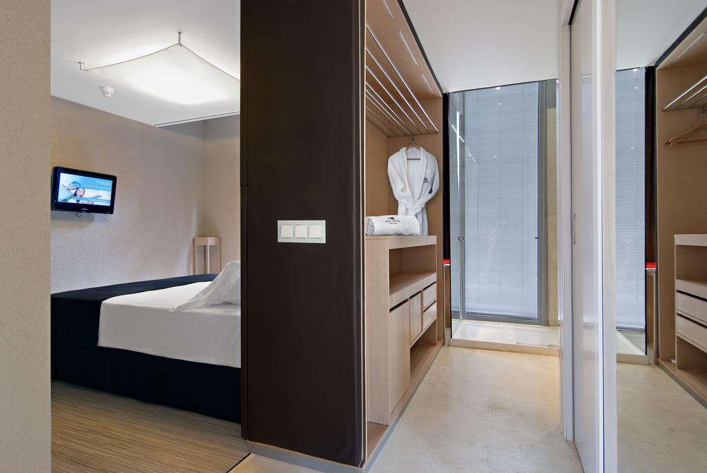 Axel Hotel Barcelona - Adults Only Room photo